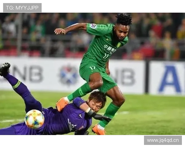 卢克巴背后犯规漏判点球引争议